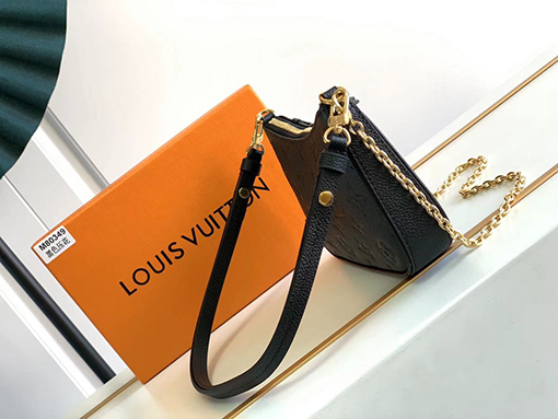 ヴィトントートバックコピー Louis Vuitton Easy Pouch On Strap M80349