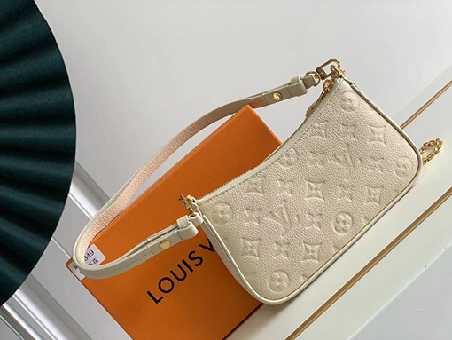 ヴィトントートバックコピー Louis Vuitton Easy Pouch On Strap M80349