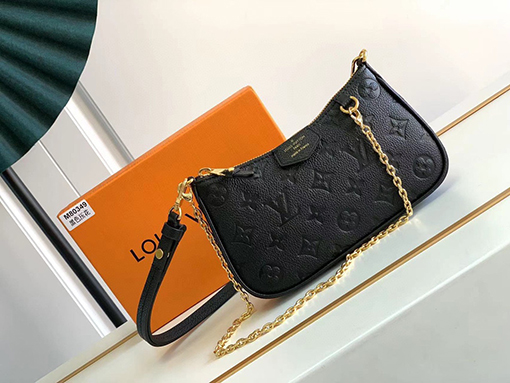 ヴィトントートバックコピー Louis Vuitton Easy Pouch On Strap M80349