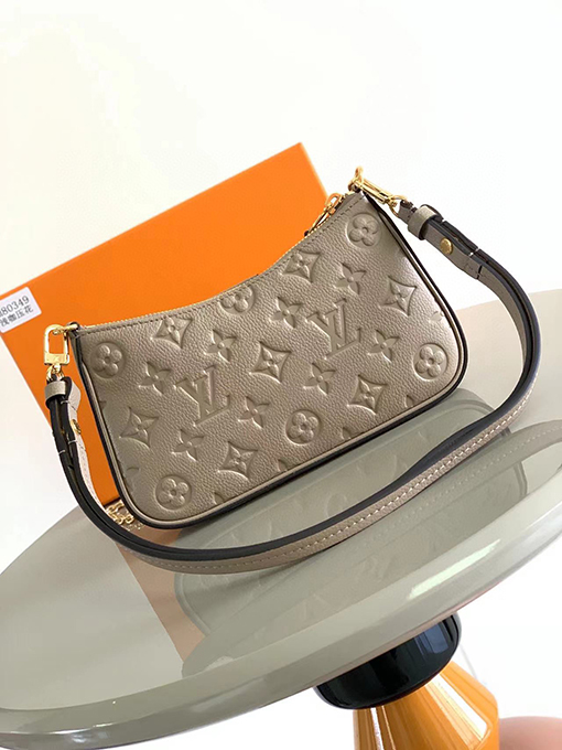 ヴィトントートバックコピー Louis Vuitton Easy Pouch On Strap M80349