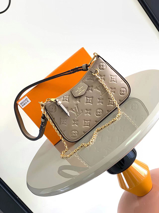 ヴィトントートバックコピー Louis Vuitton Easy Pouch On Strap M80349