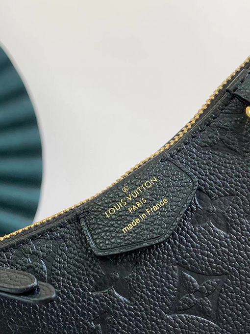 ヴィトントートバックコピー Louis Vuitton Easy Pouch On Strap M80349