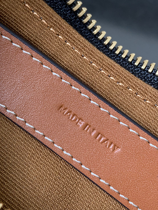 セリーヌ ハーフムーンバッグ スーパーコピー    CELINE AVA TRIOMPHE 肩掛けハーフムーンバッグ