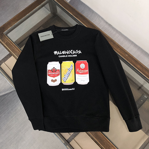 バーバリーコピー 長袖 BURBERRYがカップルのタイトなTシャツを発表