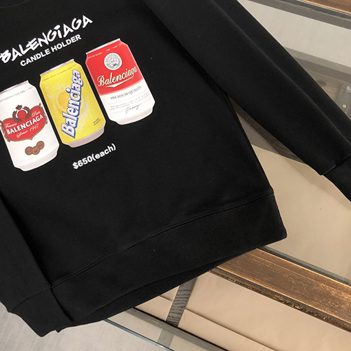 バーバリーコピー 長袖 BURBERRYがカップルのタイトなTシャツを発表