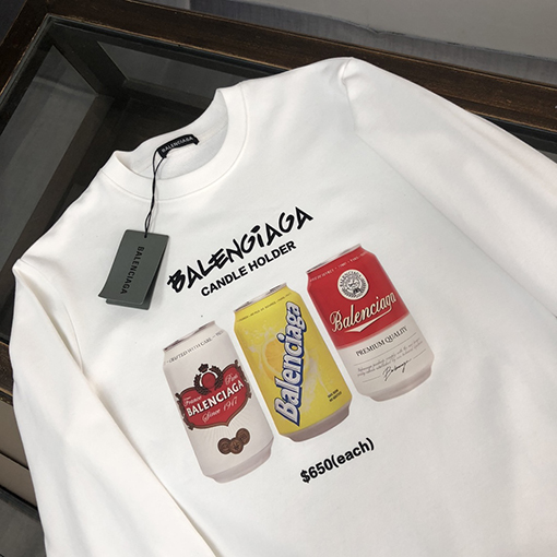 バーバリーコピー 長袖 BURBERRYがカップルのタイトなTシャツを発表