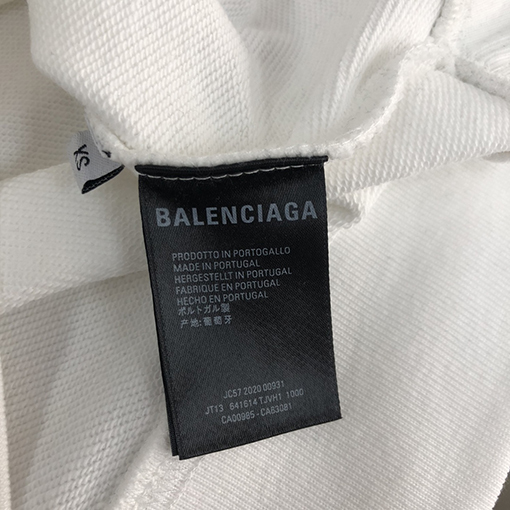 バーバリーコピー 長袖 BURBERRYがカップルのタイトなTシャツを発表