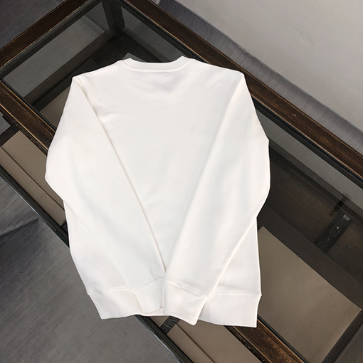 バーバリーコピー  長袖 BURBERRYがカップルのタイトなTシャツを発表