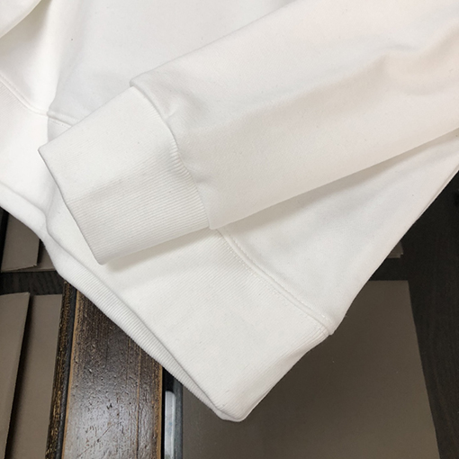 バーバリーコピー 長袖 BURBERRYがカップルのタイトなTシャツを発表