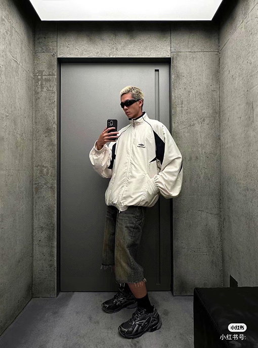バレンシアガ アウター スーパーコピー BALENCIAGA 立体的なカラーブロックデザイン スポーティ オーバーサイズ