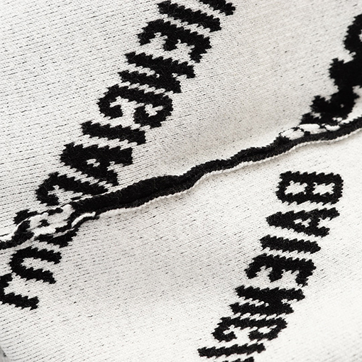 バレンシアガットカーディガン スーパーコピー ロゴマニア オールオーバー ブラック&ホワイト ラウンドネックセーター