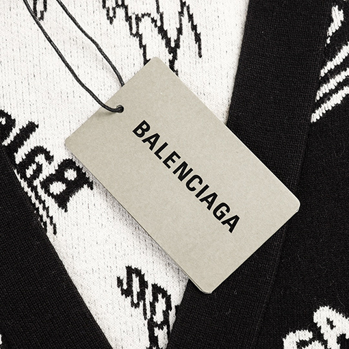 バレンシアガットカーディガン スーパーコピー BALENCIAGAロゴマニア オールオーバー ブラック&ホワイト ニットカーディガン