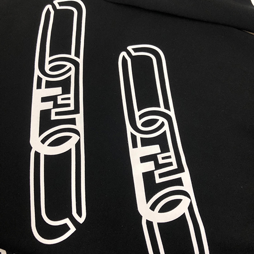 フェンディ スウェットTシャツ ピンバックル クラスプ FF  プリント