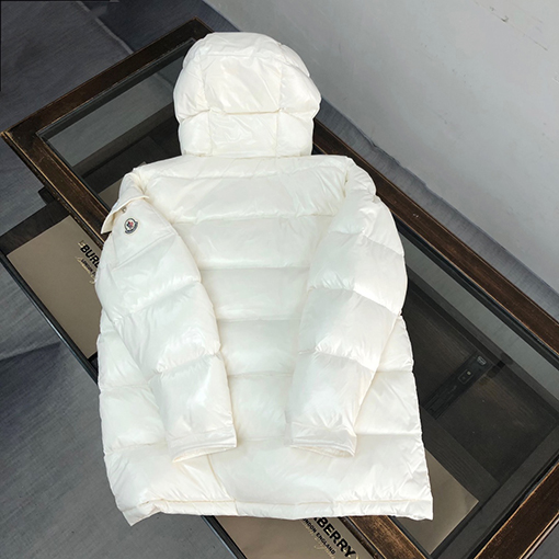 モンクレール ダウンジャケット スーパーコピー MONCLER ミディアムダウンジャケット、高品質のインポート金具付きカスタムアイテム
