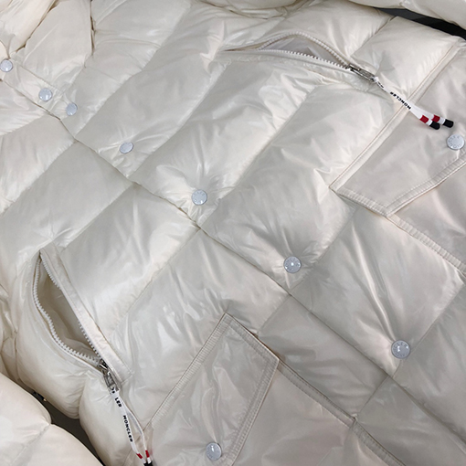 モンクレール ダウンジャケット スーパーコピー MONCLER ミディアムダウンジャケット、高品質のインポート金具付きカスタムアイテム
