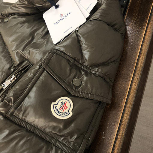 モンクレール ダウンジャケット スーパーコピー MONCLER ミディアムダウンジャケット、高品質のインポート金具付きカスタムアイテム