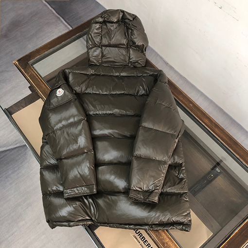 モンクレール ダウンジャケット スーパーコピー MONCLER ミディアムダウンジャケット、高品質のインポート金具付きカスタムアイテム