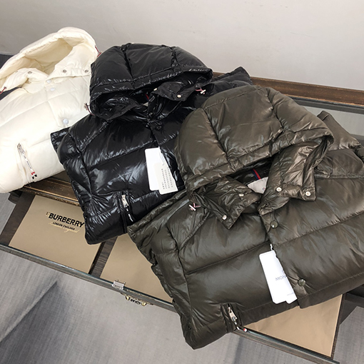 モンクレール ダウンジャケット スーパーコピー MONCLER ミディアムダウンジャケット、高品質のインポート金具付きカスタムアイテム