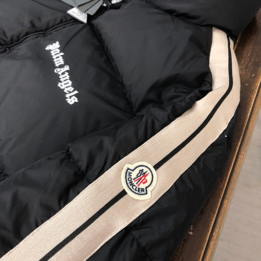 モンクレール  x パームエンジェルス  コラボの限定商品    MONCLER   袖ストライプ アームデザイン