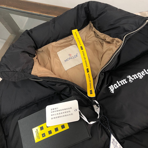 モンクレール  x パームエンジェルス  コラボの限定商品    MONCLER   袖ストライプ アームデザイン