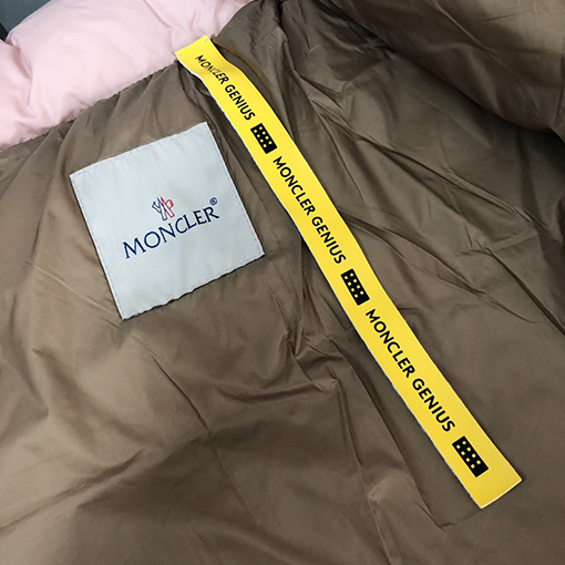 モンクレール  x パームエンジェルス  コラボの限定商品    MONCLER   袖ストライプ アームデザイン