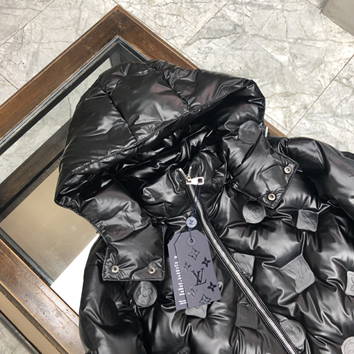 ヴィトンダウン スーパーコピー Louis Vuitton レリーフロゴ プリントのペアダウンジャケット