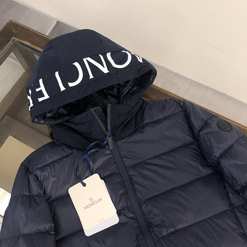 モンクレール ダウンコピー フード付きMONCLER ロゴプリント ダウンジャケット