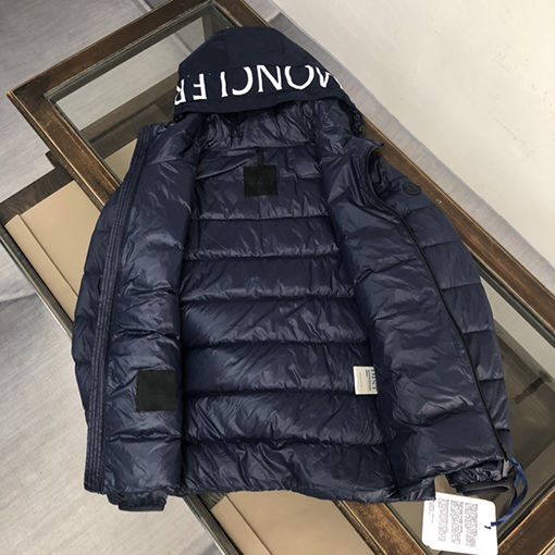 モンクレール ダウンコピー フード付きMONCLER ロゴプリント ダウンジャケット