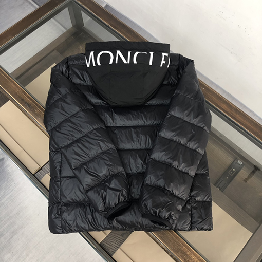 モンクレール ダウンコピー フード付きMONCLER ロゴプリント ダウンジャケット