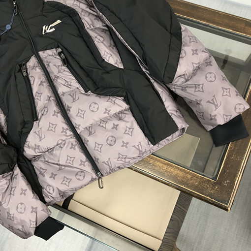 ヴィトンダウンジャケットアウター Louis Vuitton モノグラム 生地は温度によって変色
