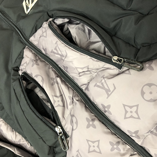 ヴィトンダウンジャケットアウター Louis Vuitton モノグラム 生地は温度によって変色