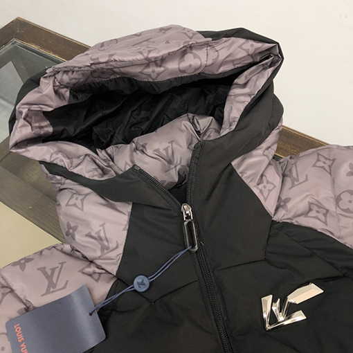 ヴィトンダウンジャケットアウター Louis Vuitton モノグラム 生地は温度によって変色