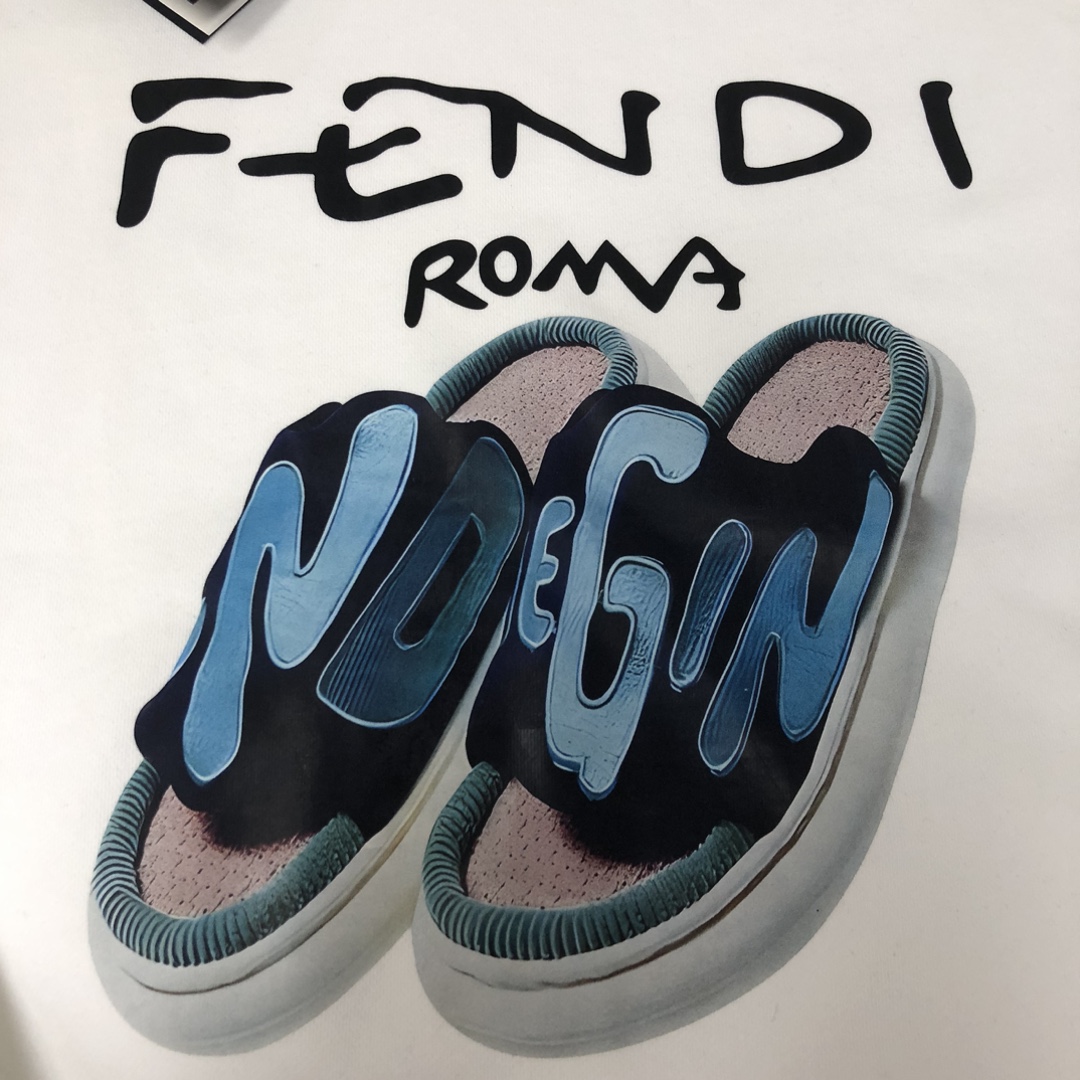 フェンディスウェット Tシャツ ト スーパーコピー FENDI オシャレ感満載の丸首プリントパーカー