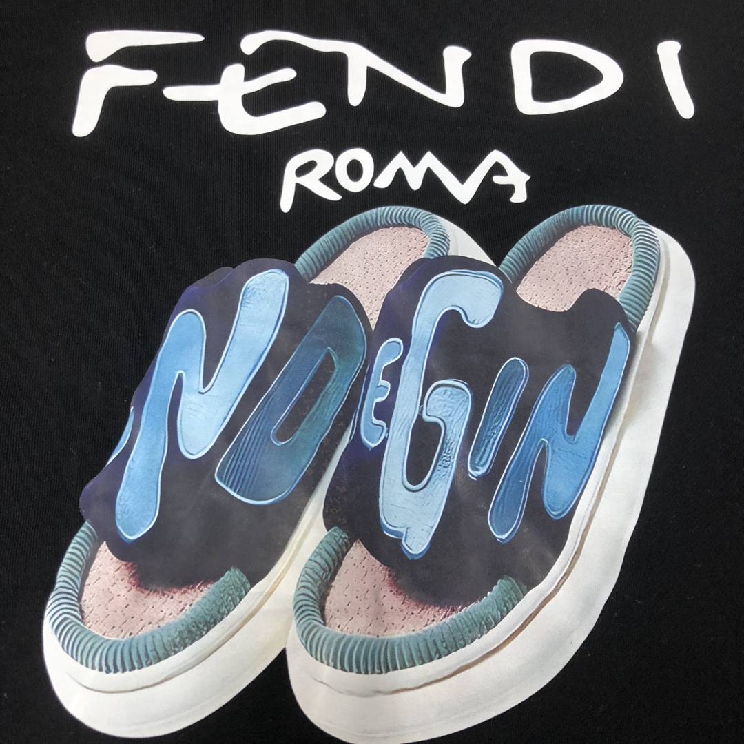 フェンディスウェット Tシャツ ト スーパーコピー FENDI オシャレ感満載の丸首プリントパーカー