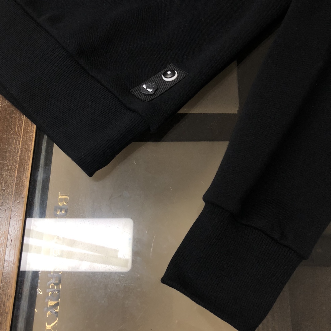 フェンディスウェット Tシャツ ト スーパーコピー FENDI オシャレ感満載の丸首プリントパーカー