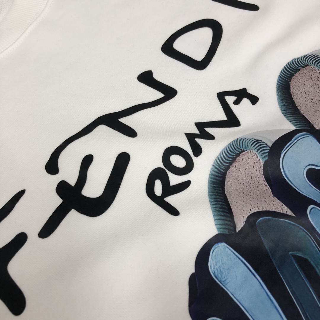 フェンディスウェット Tシャツ ト スーパーコピー FENDI オシャレ感満載の丸首プリントパーカー