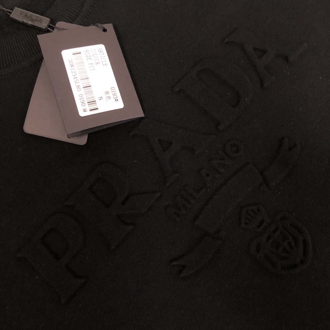 プラダ スウェット Tシャツ ト PRADAプリントが特徴のおしゃれなラウンドネックトップス