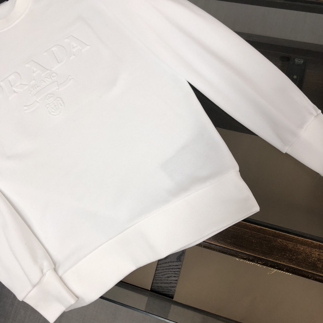 プラダ スウェット Tシャツ ト PRADAプリントが特徴のおしゃれなラウンドネックトップス