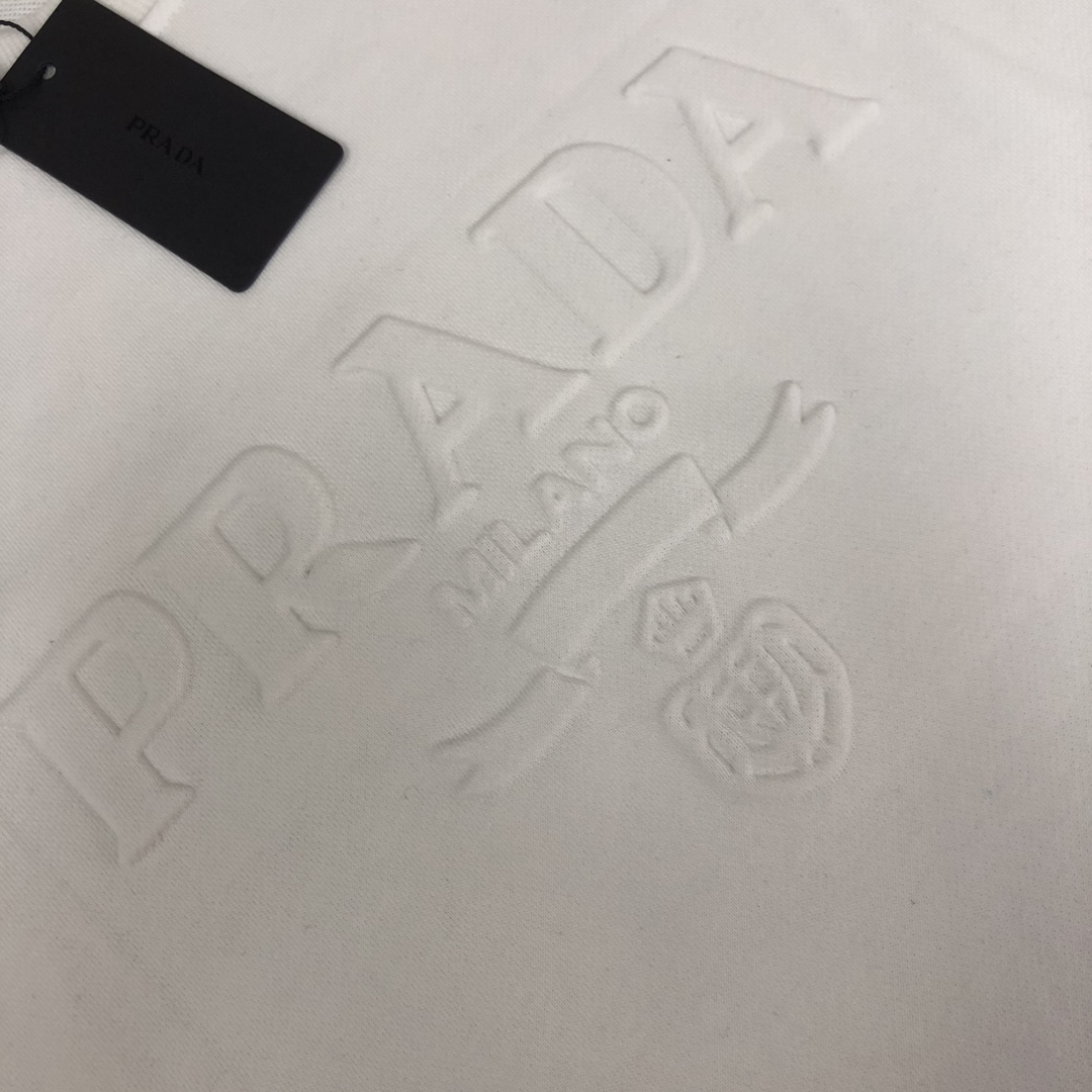 プラダ スウェット Tシャツ ト PRADAプリントが特徴のおしゃれなラウンドネックトップス