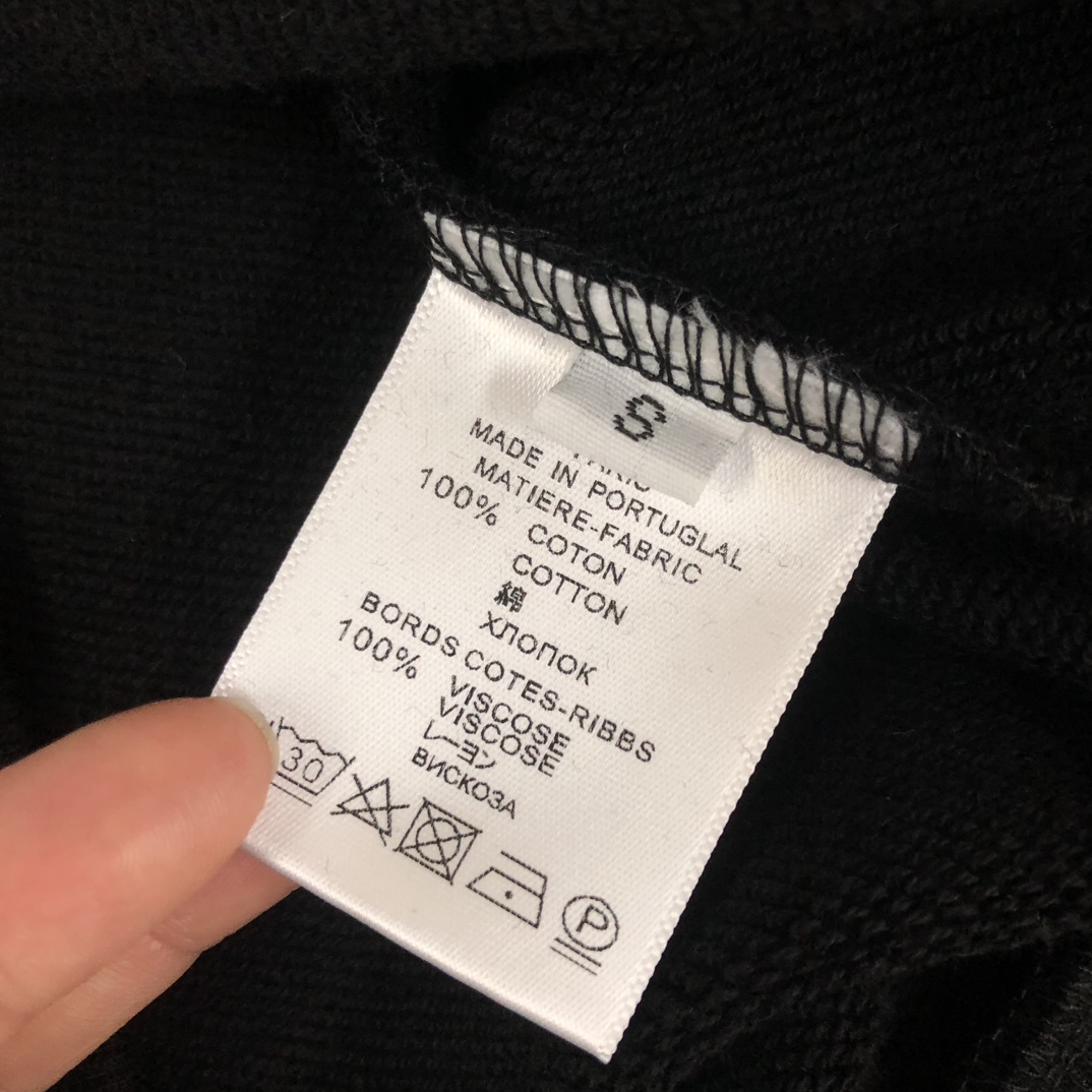 モンクレール スウェット Tシャツ ト スーパーコピー MONCLER カラフルな印花が目を引く人気のスウェットシャツ