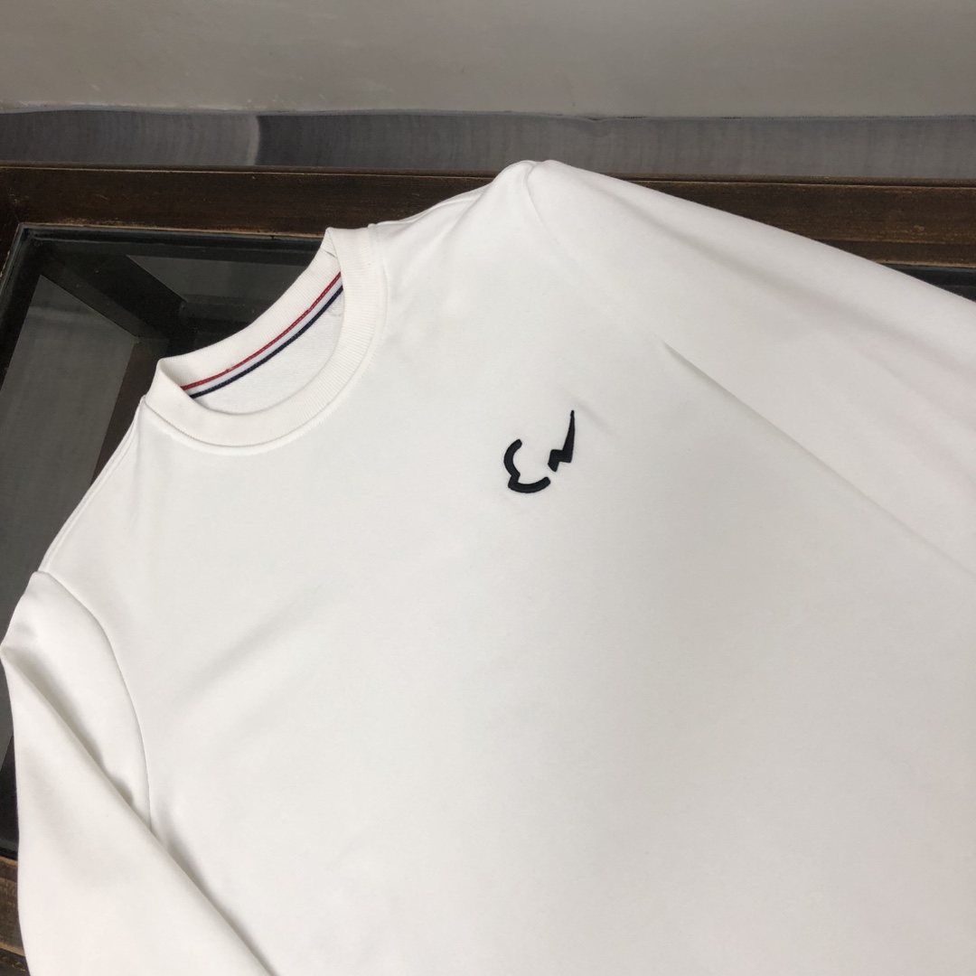 モンクレール スウェット Tシャツ ト スーパーコピー MONCLER カラフルな印花が目を引く人気のスウェットシャツ