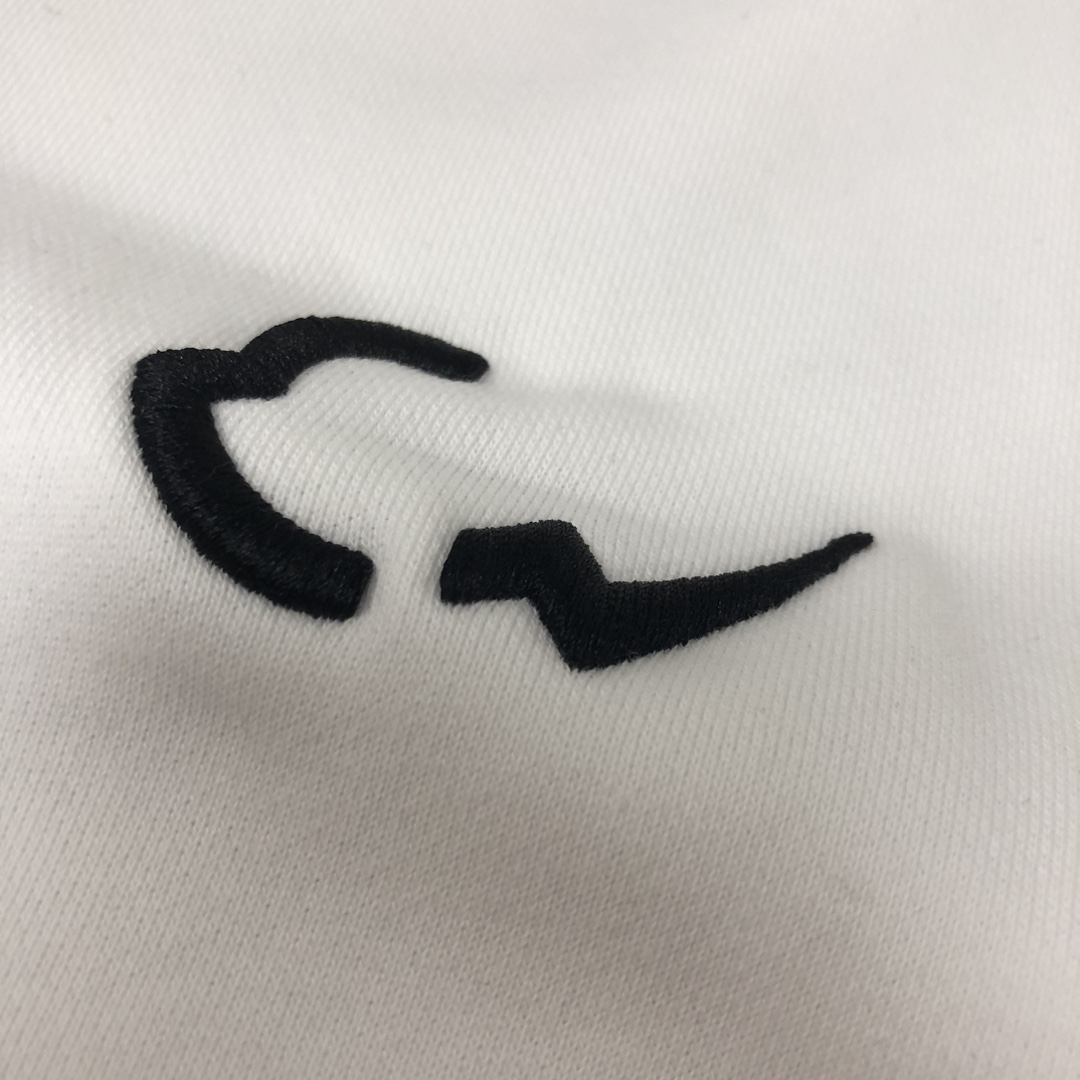 モンクレール スウェット Tシャツ ト スーパーコピー MONCLER カラフルな印花が目を引く人気のスウェットシャツ
