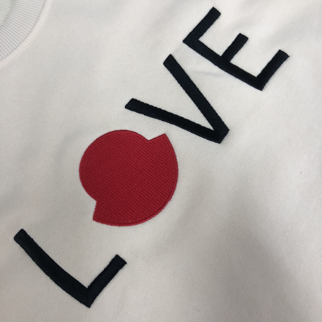 モンクレール スウェット Tシャツ ト コピーMONCLER 個性的なデザインのプリント入り丸首スウェット