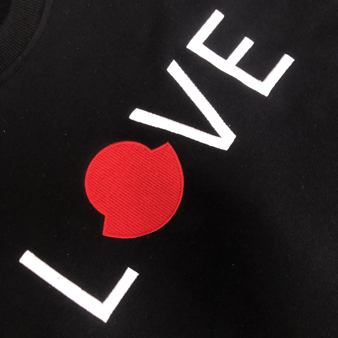 モンクレール スウェット Tシャツ ト コピーMONCLER 個性的なデザインのプリント入り丸首スウェット