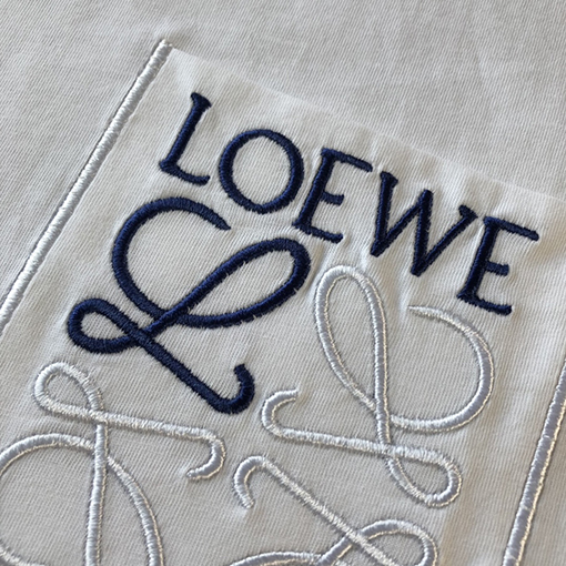 ロエベ 半袖Tシャツスーパーコピー  LOEWE ブルー刺繍ポケットと丸襟、爽やかな半袖Tシャツ