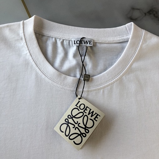 ロエベ 半袖Tシャツスーパーコピー  LOEWE ブルー刺繍ポケットと丸襟、爽やかな半袖Tシャツ