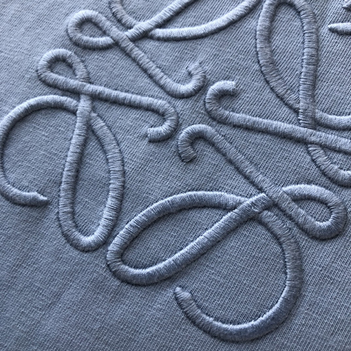 ロエベ 半袖Tシャツスーパーコピー 霧のような青の刺繍付き丸襟半袖Tシャツ