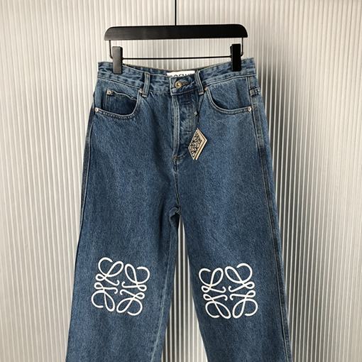 ロエベデニムパンツ スーパーコピー LOEWE 膝のくり抜きと刺繍が施されたデニムパンツ