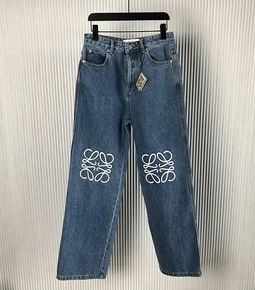 ロエベデニムパンツ スーパーコピー LOEWE 膝のくり抜きと刺繍が施されたデニムパンツ