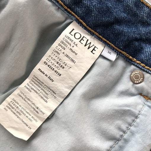 ロエベデニムパンツ スーパーコピー LOEWE 膝のくり抜きと刺繍が施されたデニムパンツ